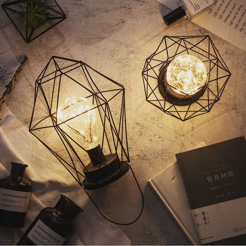 Geometrische Tischlampe